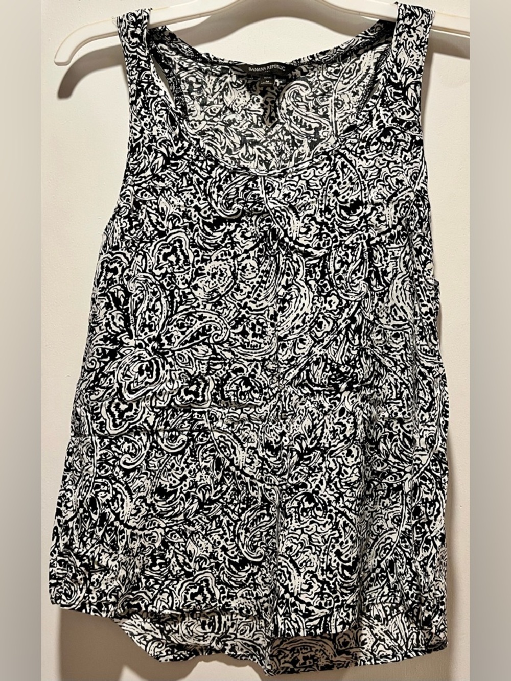 Banana Republic Black & White Paisley Tank Top | Sleeveless Blouse | Petite M